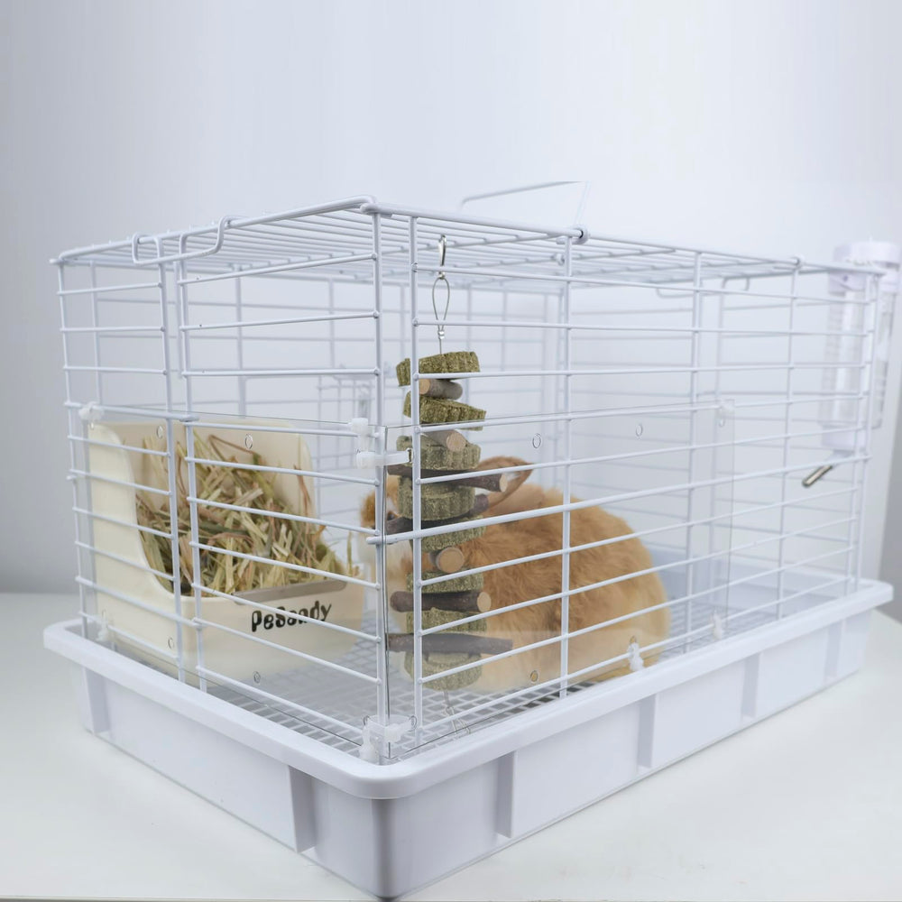 Pesandy inside-cage edge liner reduces bedding scatter and mess.