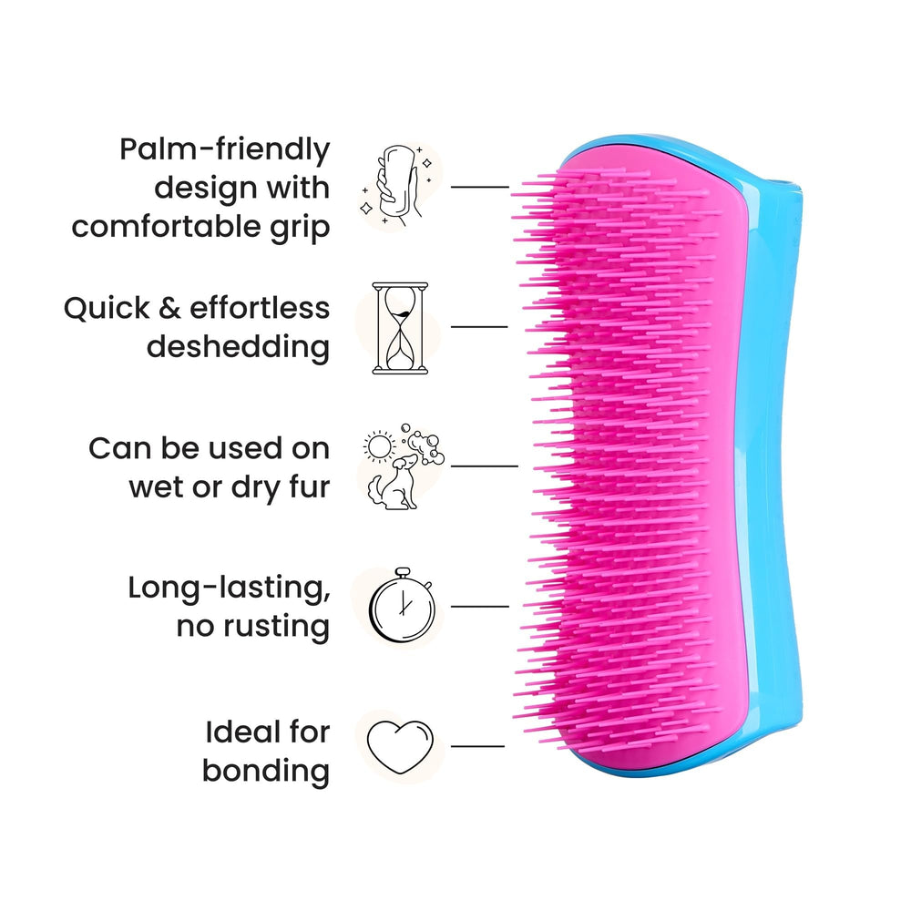 Pet Teezer ergonomic palm-friendly design in hand