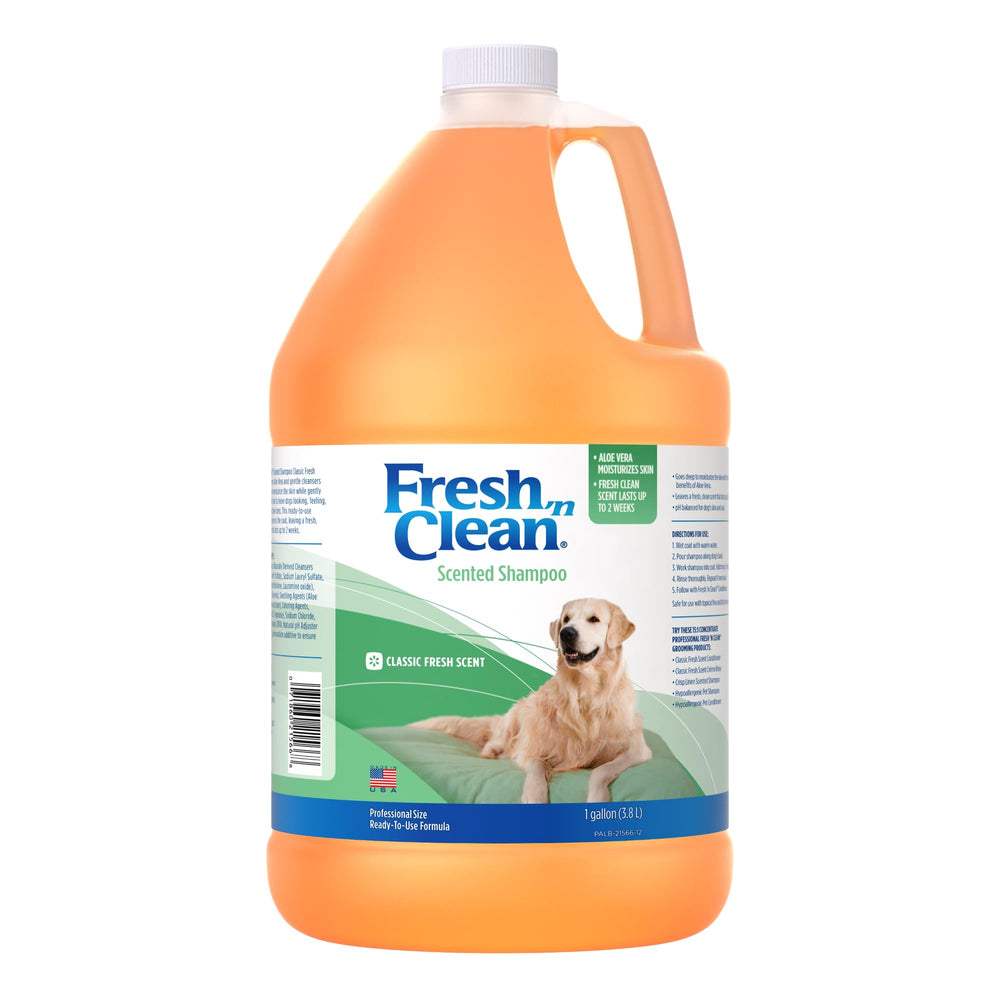 PetAg Fresh ’n Clean shampoo bottle closeup, showcasing soap-free cleansing.