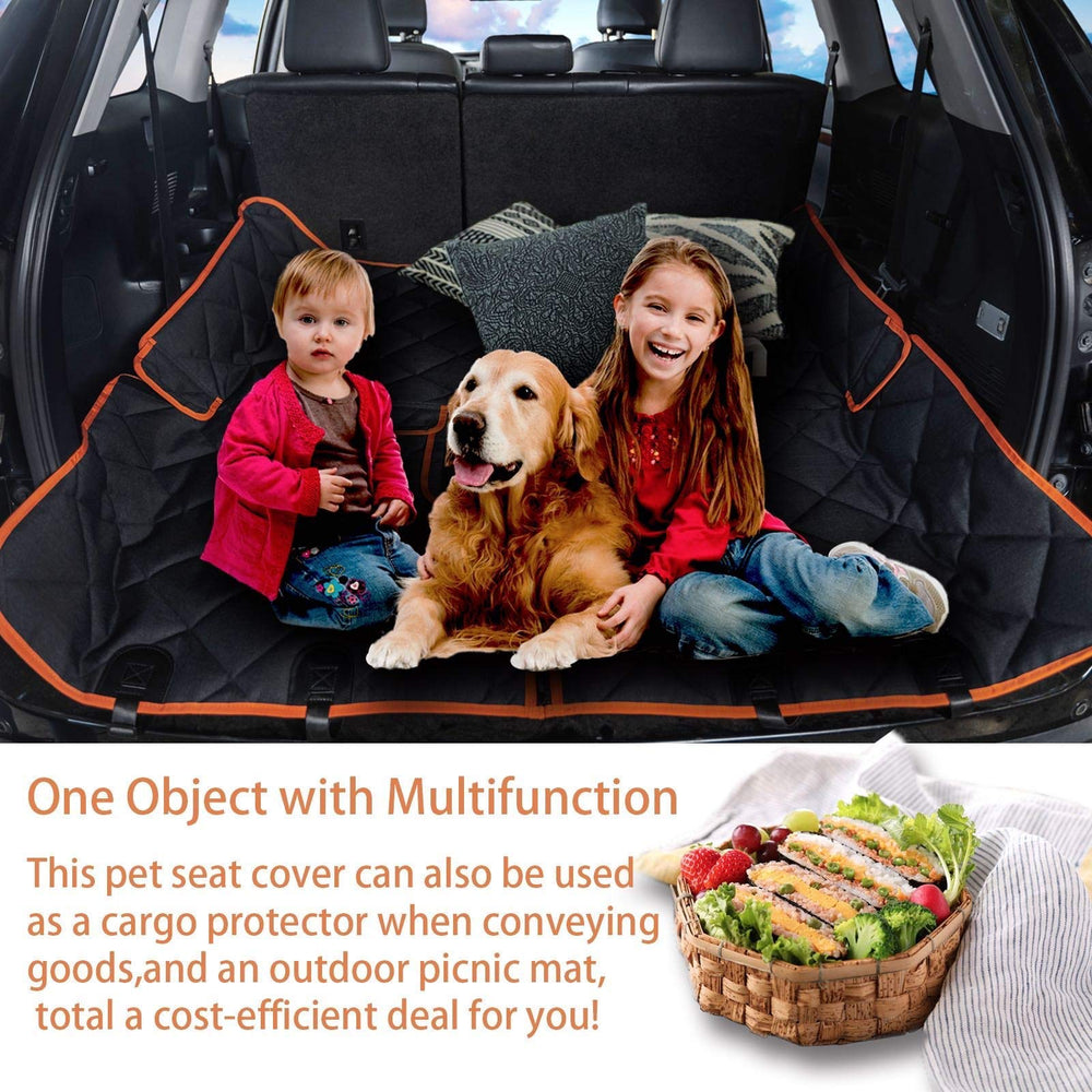 Petalage non-slip bottom detail reduces pet sliding during rides.