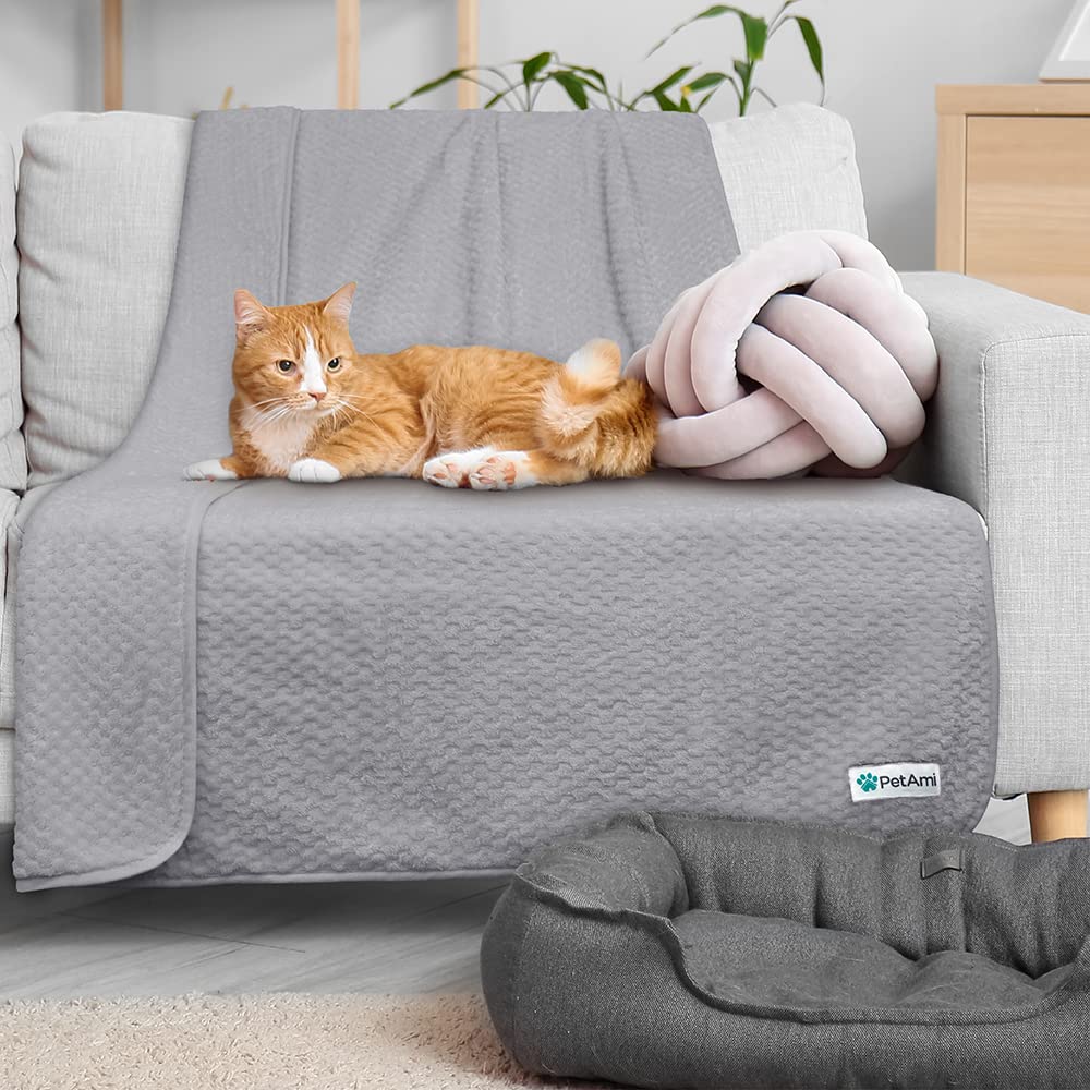 PetAmi edge-stitched blanket adds durability for active pets.
