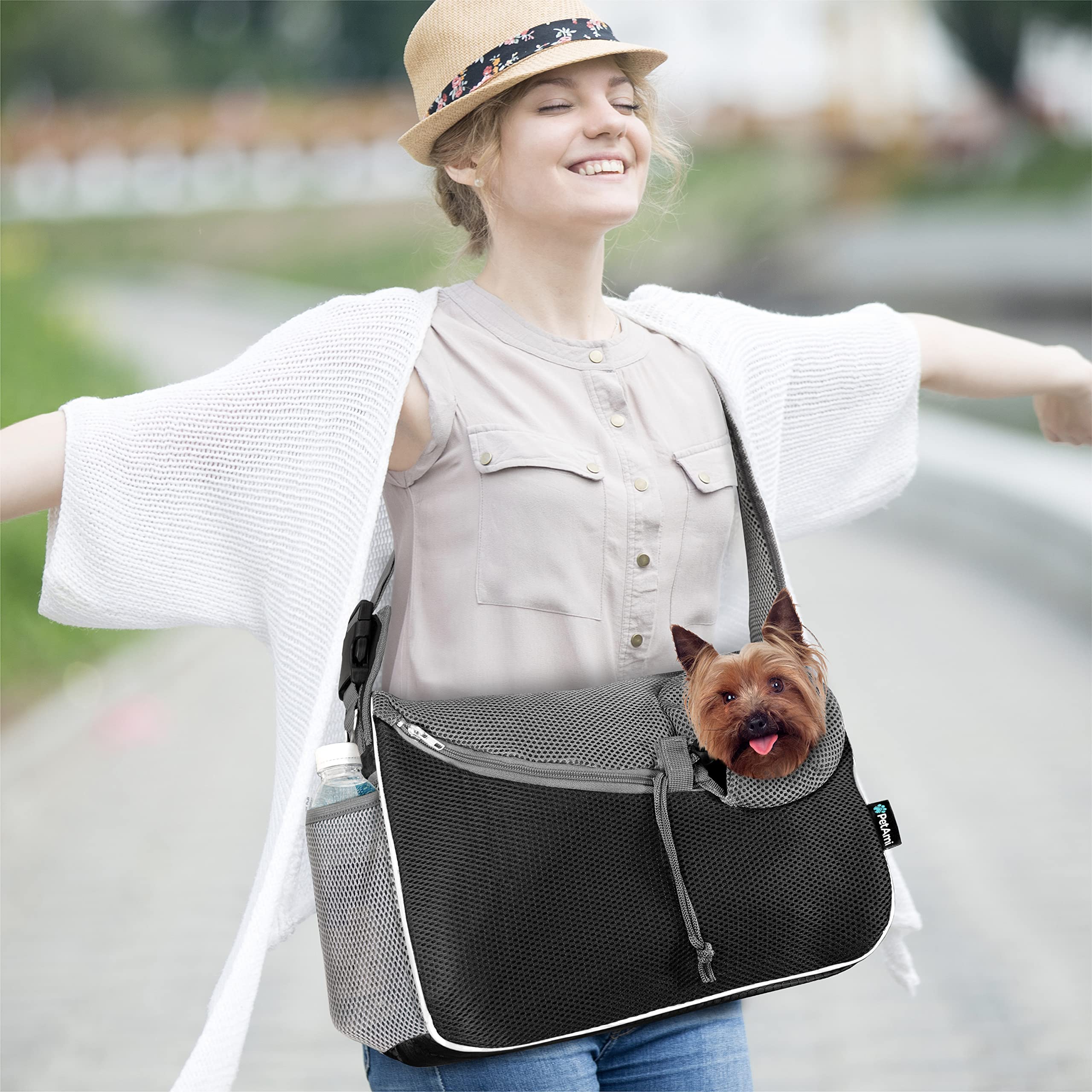 PetAmi padded shoulder strap detail emphasizing comfort during long trips.