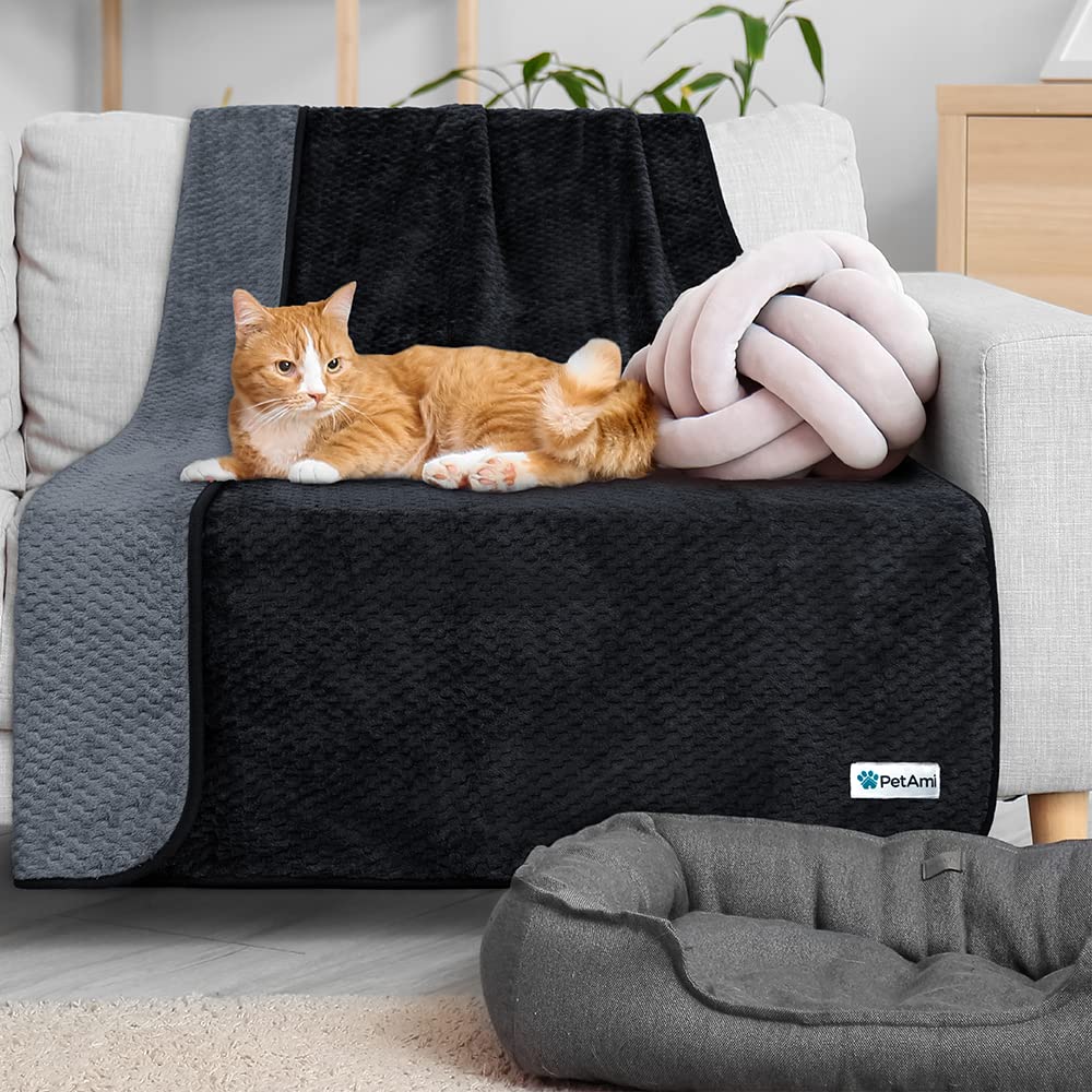 PetAmi travel-friendly blanket ideal for car or hotel stays