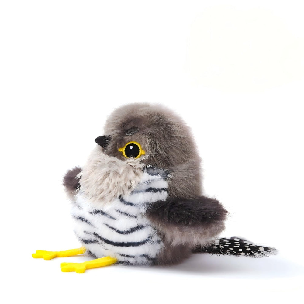 Petgravity Flapping Bird Toy close-up shows lifelike plumage for engaging interactive play.