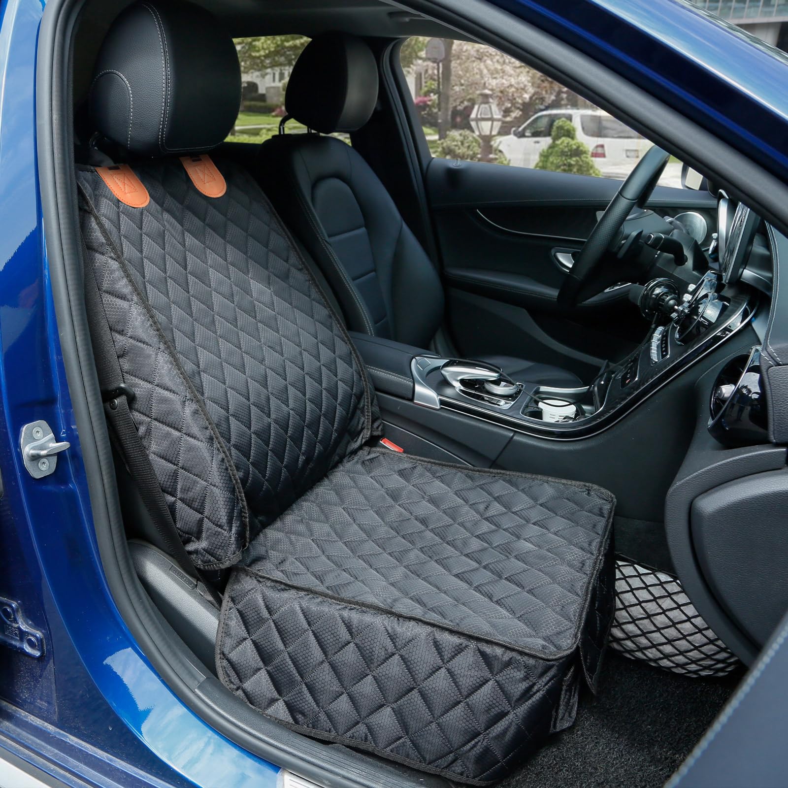 Peticon waterproof front seat cover keeps seats clean against spills and moisture.