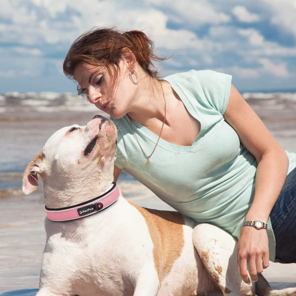 PetiFine dog collar packaging displaying features and sizing guidance.