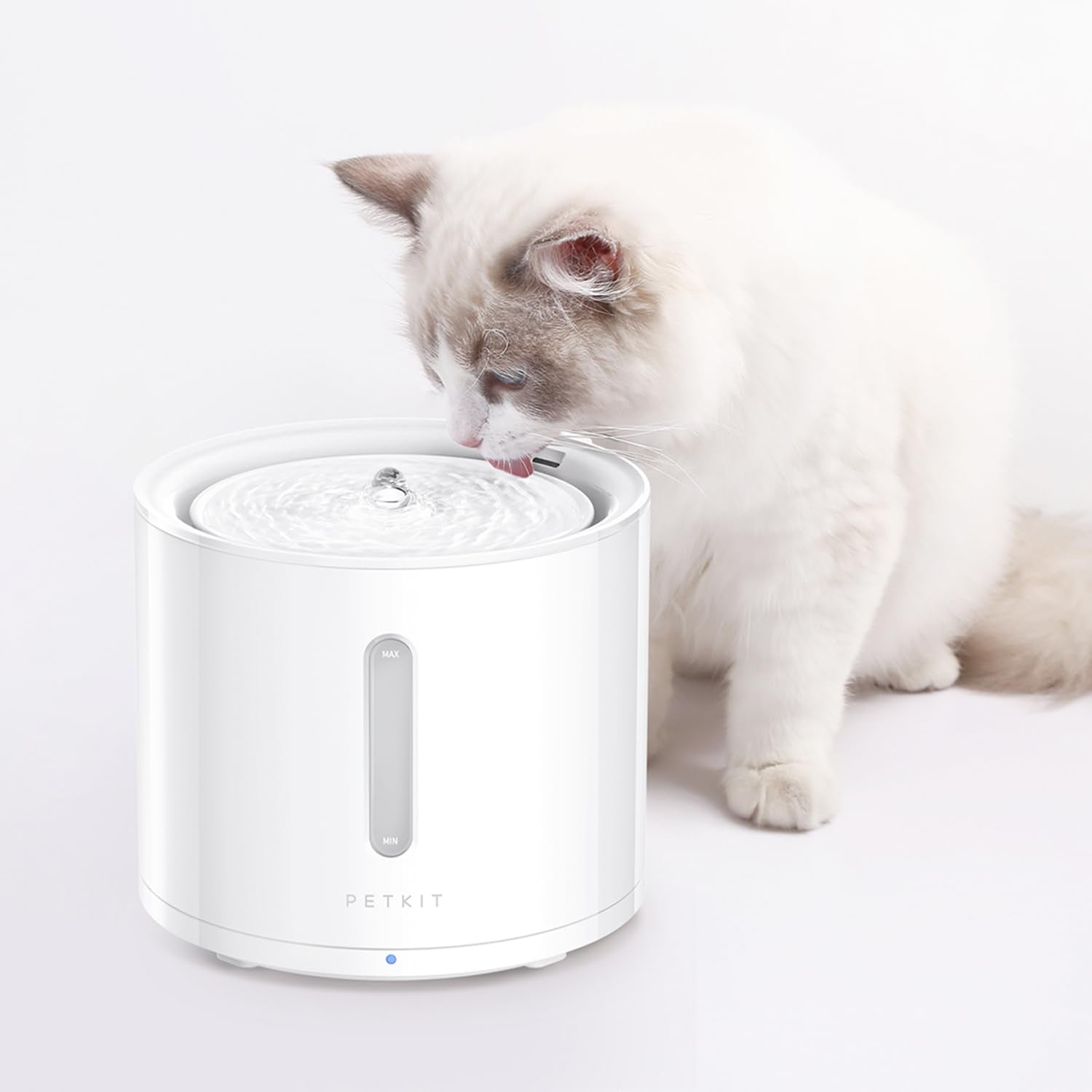 PETKIT EVERSWEET Solo 2 two-liter capacity keeps pets hydrated longer.