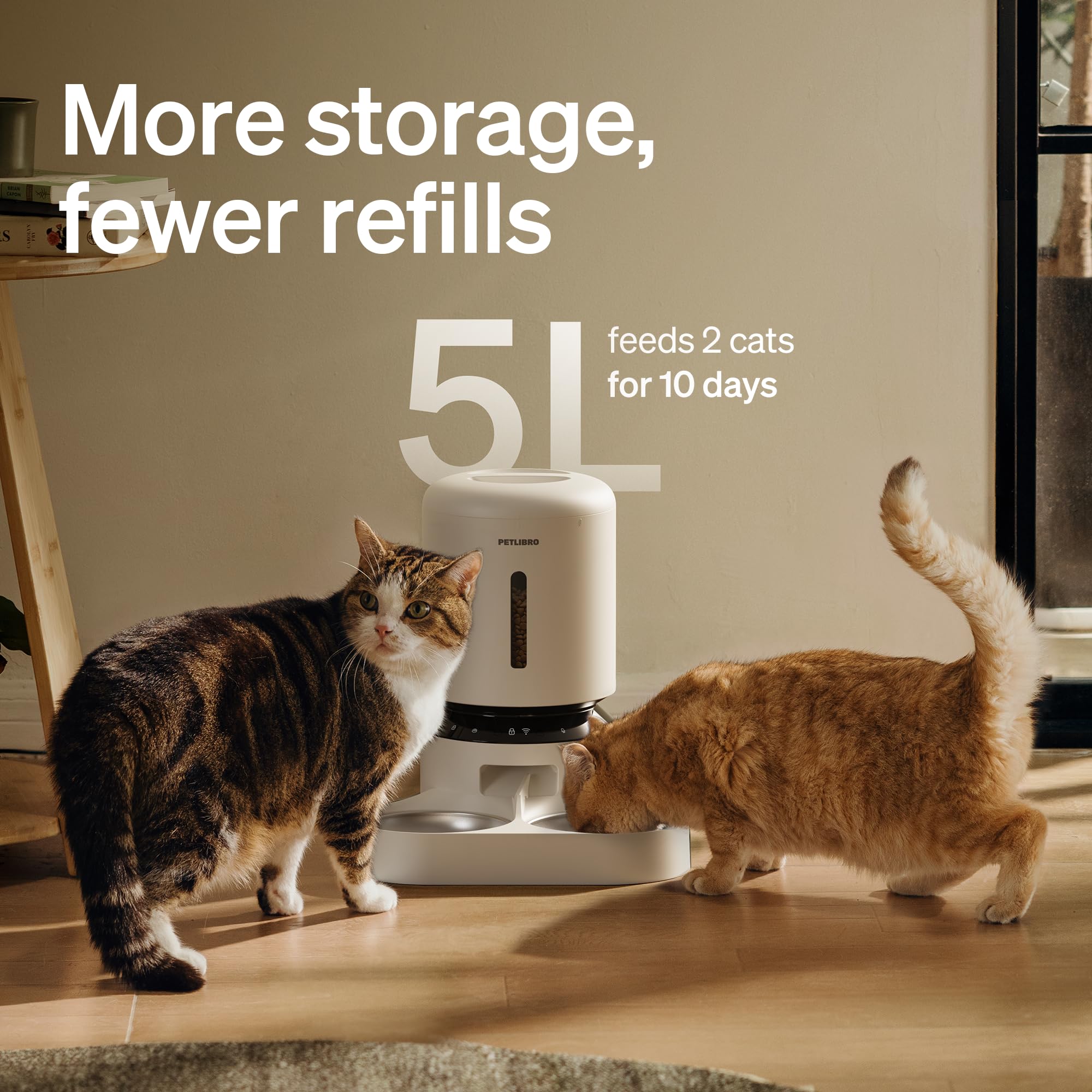 PETLIBRO desiccant system preserves dry food freshness and aroma.