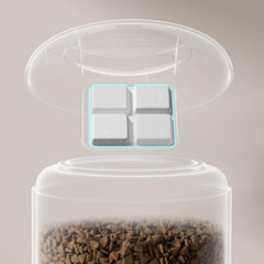 PETLIBRO desiccant bag close-up shows dryness and freshness support
