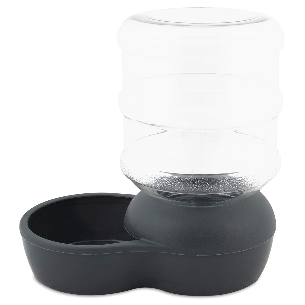 Petmate Lebistro features spill-resistant lip to protect floors.