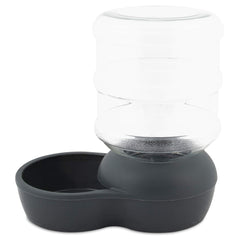 Petmate Lebistro features spill-resistant lip to protect floors.
