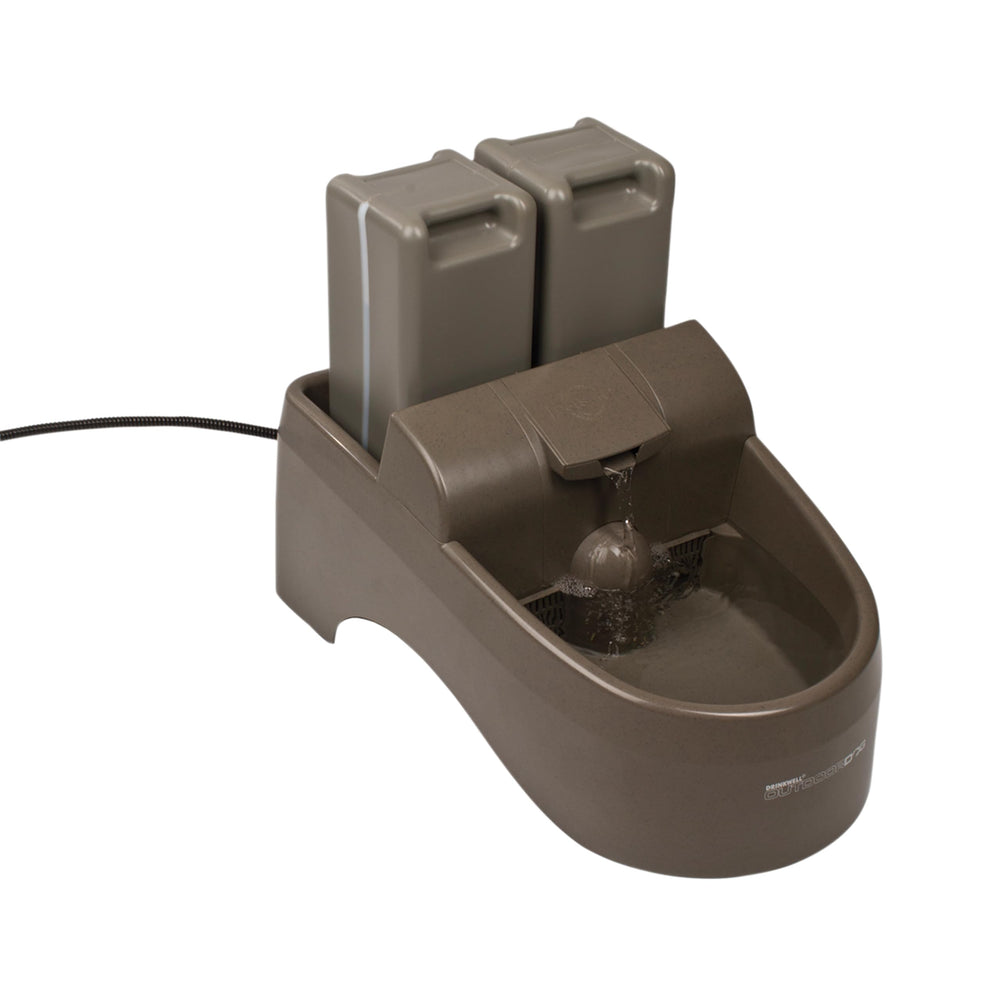 PetSafe Drinkwell Outdoor Dog Fountain shows 450 oz capacity for multi-pet homes.