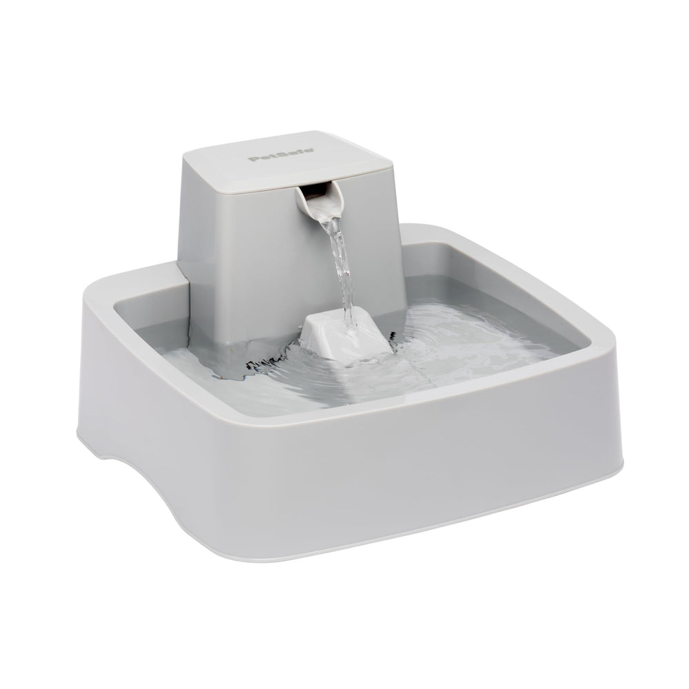 PetSafe Oasys 1 Gallon fountain with adjustable flow for easy hydration.