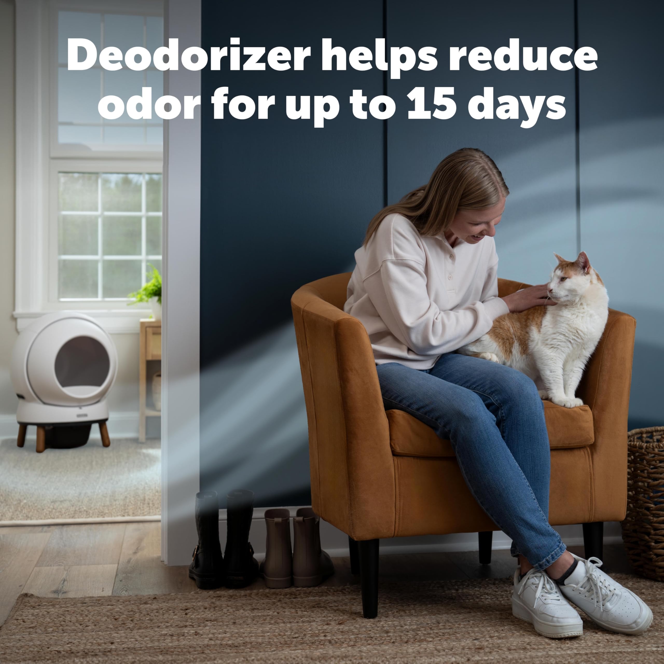 PetSafe ScoopFree deodorizer in use reduces odors between cleanings