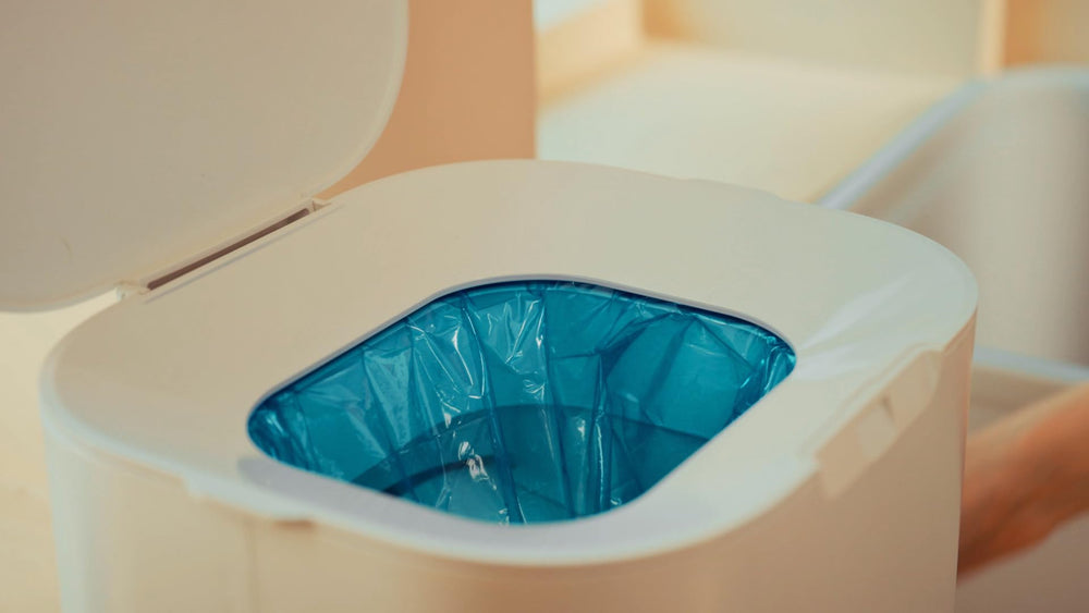 Petsnology Litter Zero scoop and holder for quick litter maintenance