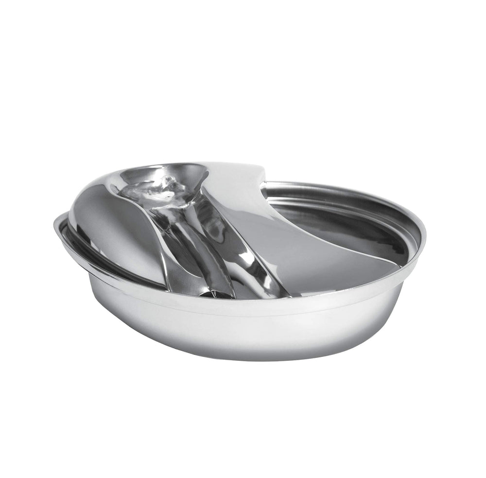 Center-aligned spout design delivers smooth, quiet water flow