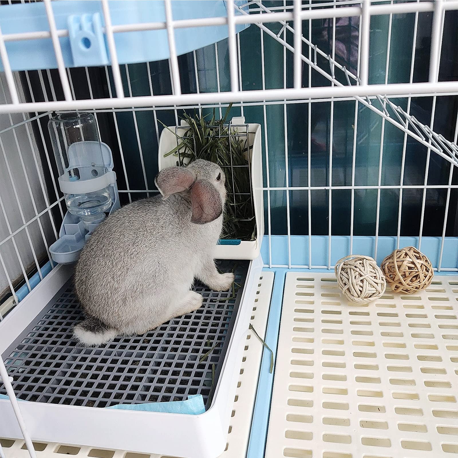 PODOO Rabbit Litter Box easy-clean removable tray speeds upkeep.