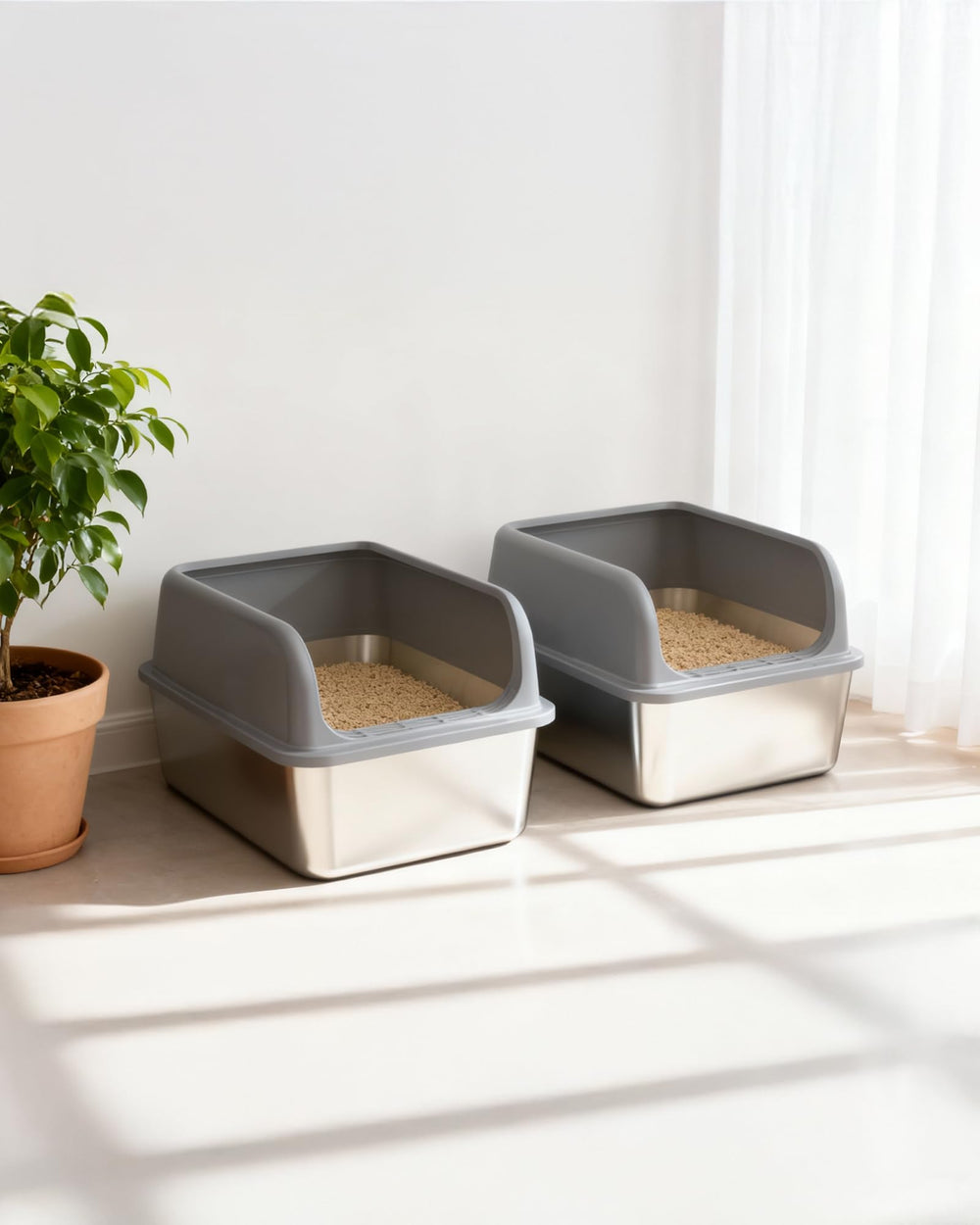 Powools anti-slip base stabilizes the litter box on smooth floors.