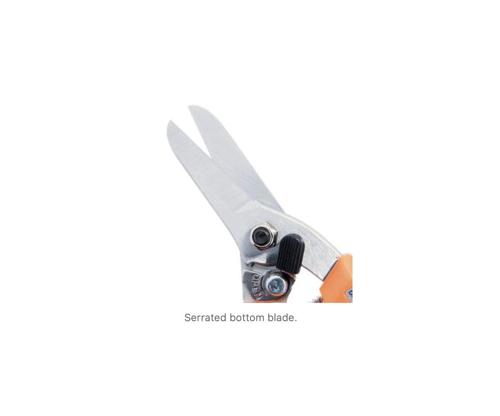 Premier 1 ExoTrim safe tips help prevent manure contact while cleaning hooves.