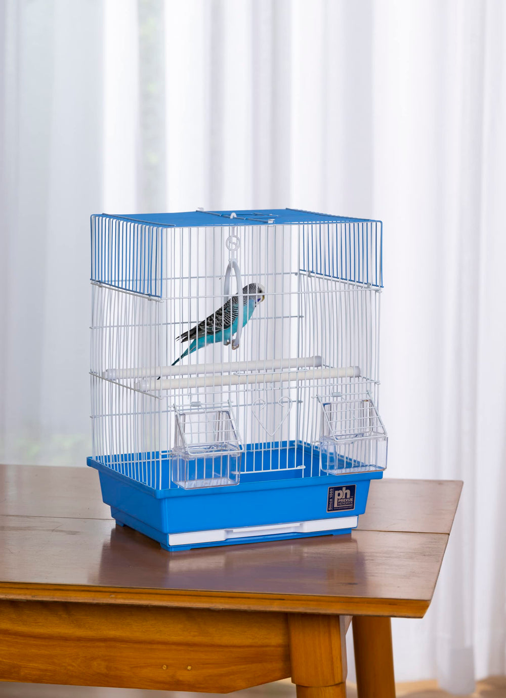 PH Prevue Hendryx compact travel bird cage for on-the-go housing