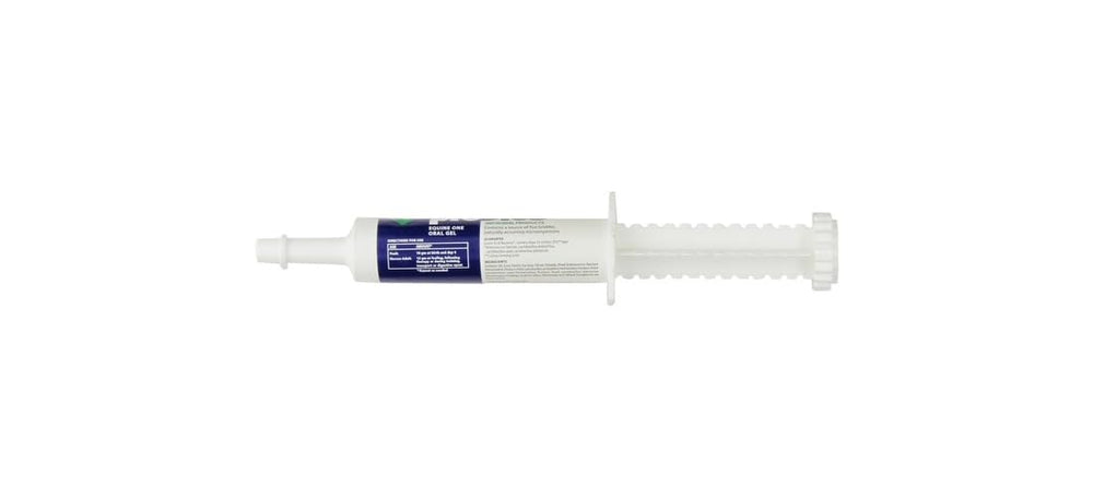 Dosing scene with Probios BIOMAC Microbiotic Gel for Horses for simple administration.