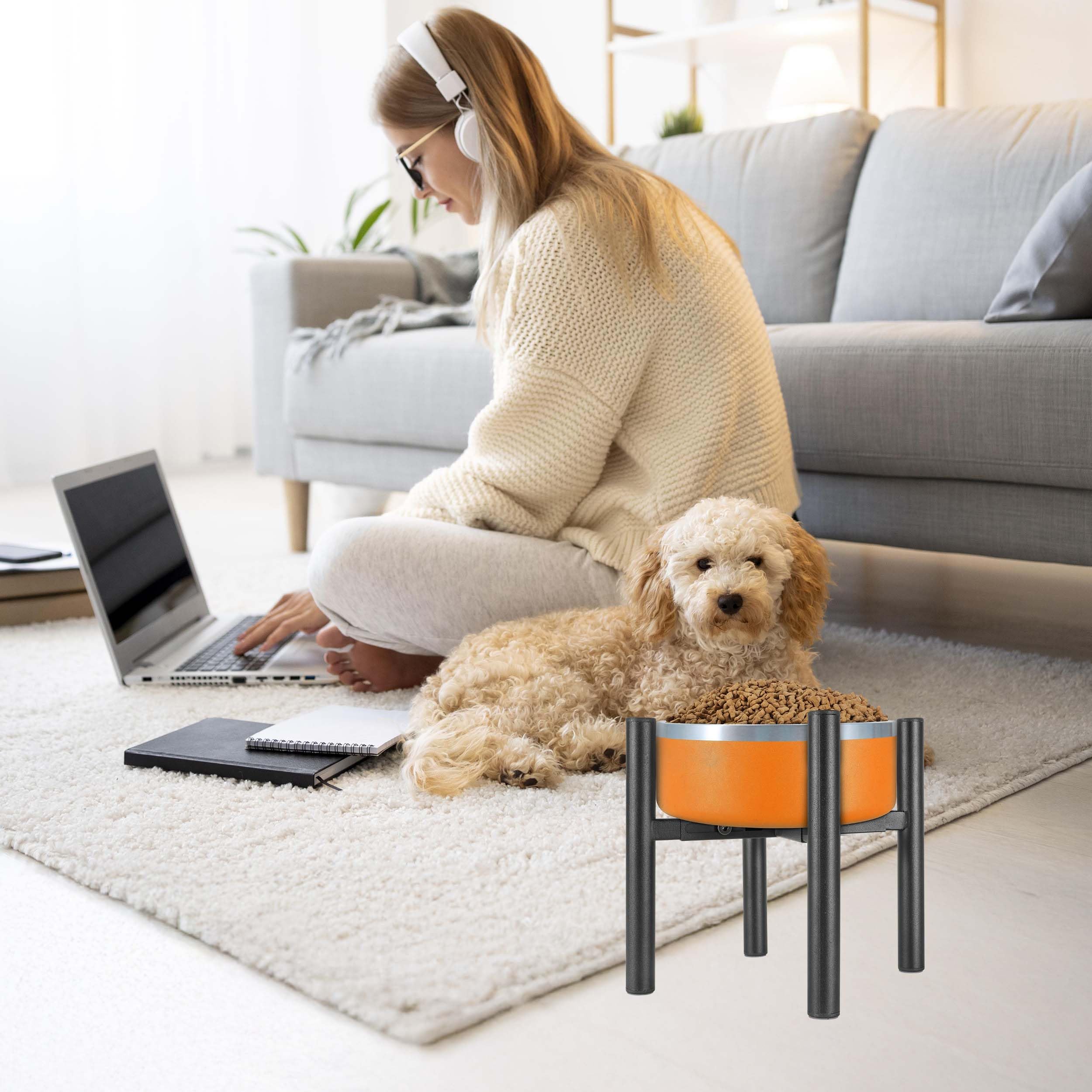 PROERR Anti-slip feet protect floors during mealtime