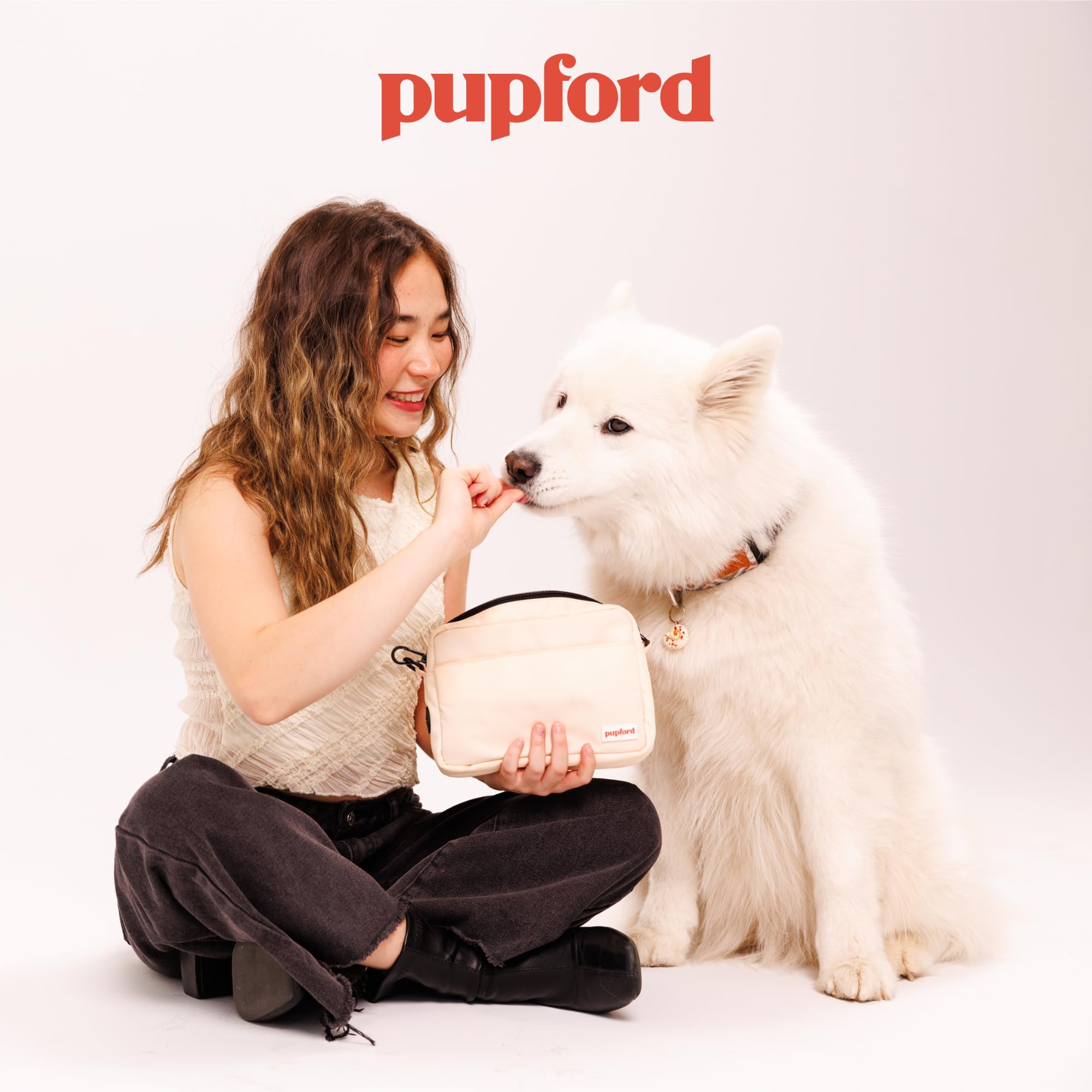 Pupford bite texture close-up, a soft-crunch feel for eager chews.