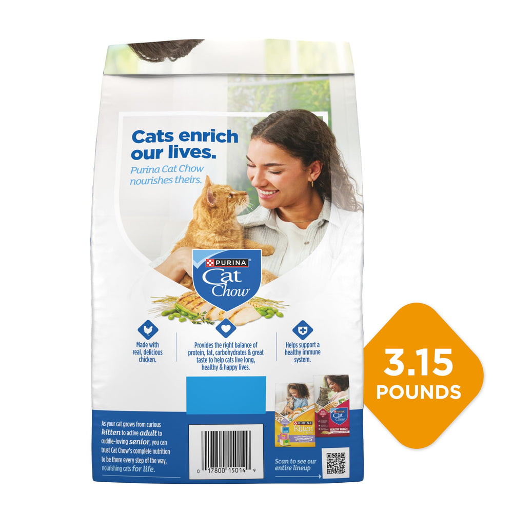 Purina Cat Chow crunchy kibble shows texture for easy chewing.