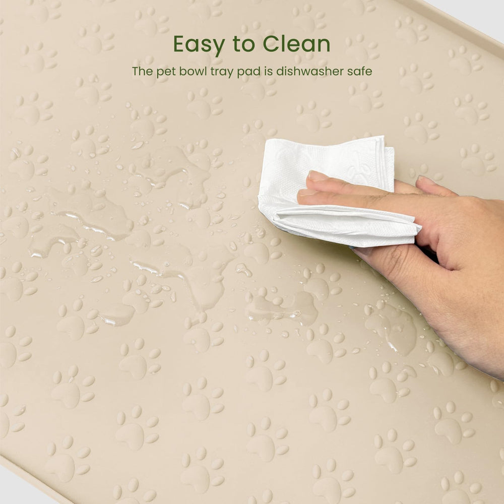 PWTAA puppy-kitten feeder mat keeps feeding area tidy and safe