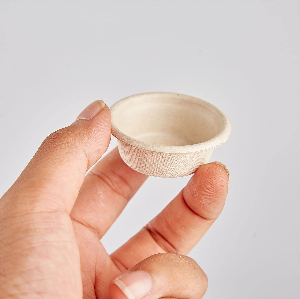 QIHYCUF 300-pack cups provide ready-to-use feeding solutions.