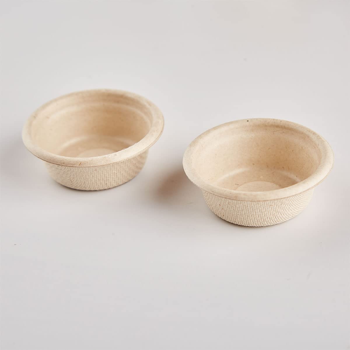 QIHYCUF small reptile feeding dish setup reduces mess and waste.