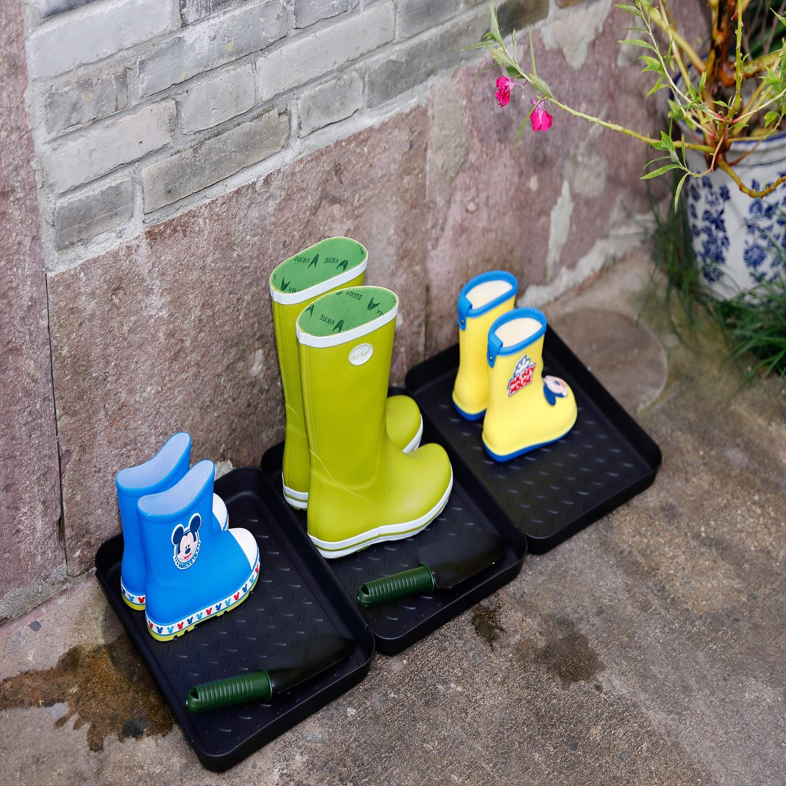QPEY Boot Mat Tray in entryway keeps floors dry after rain.