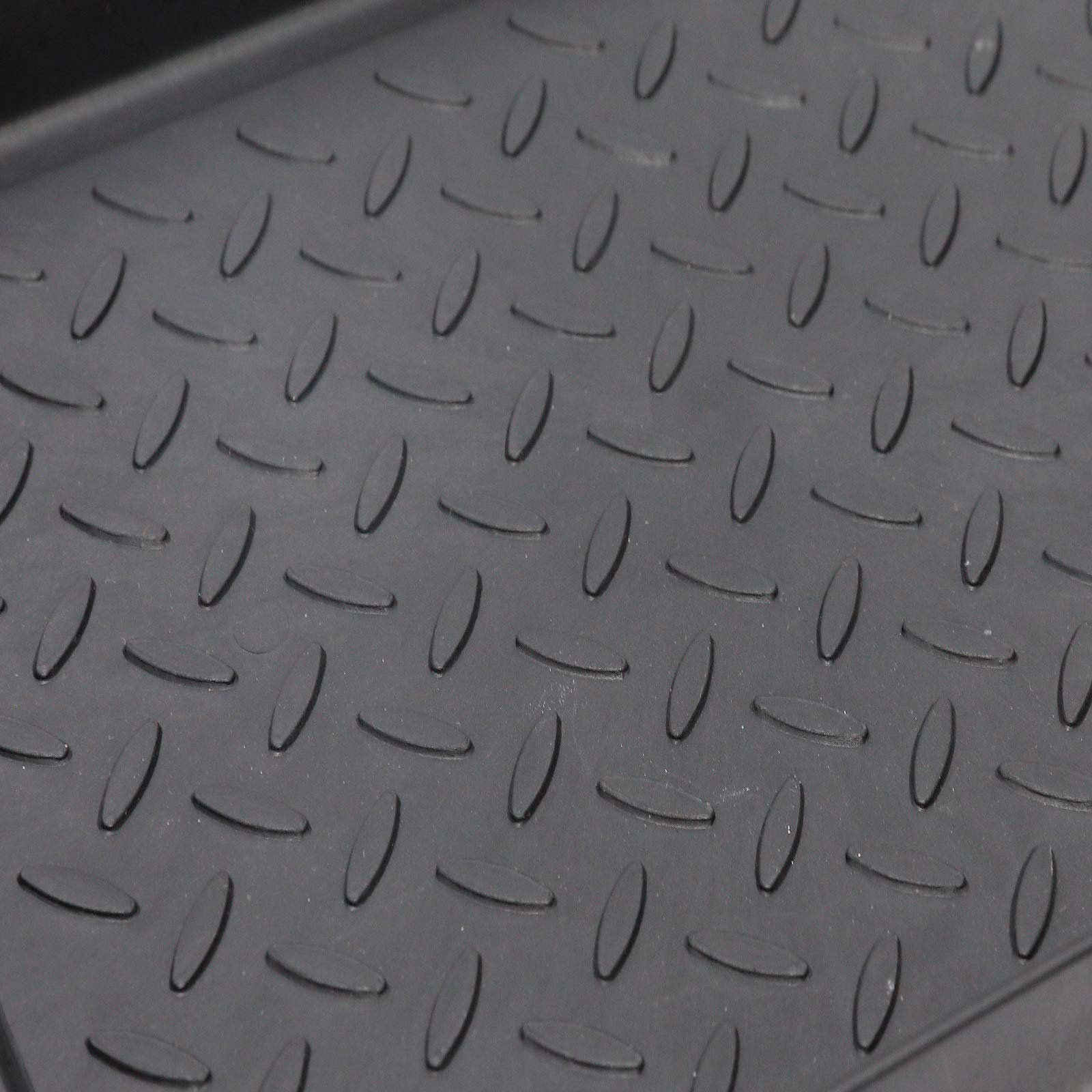 QPEY Boot Mat Tray side view highlights raised edges trapping dirt.