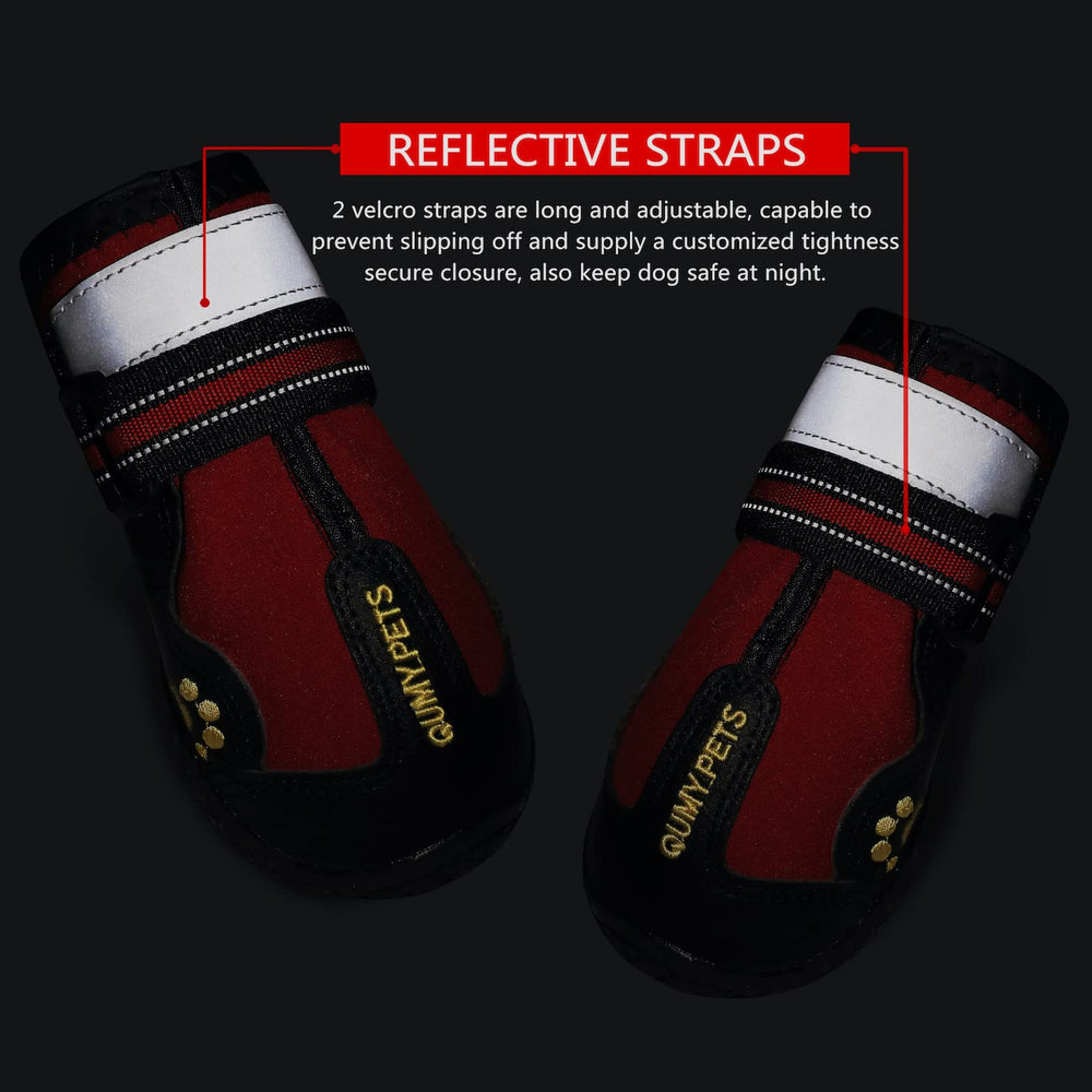 QUMY water-resistant fabric protects paws in rain or wet surfaces.