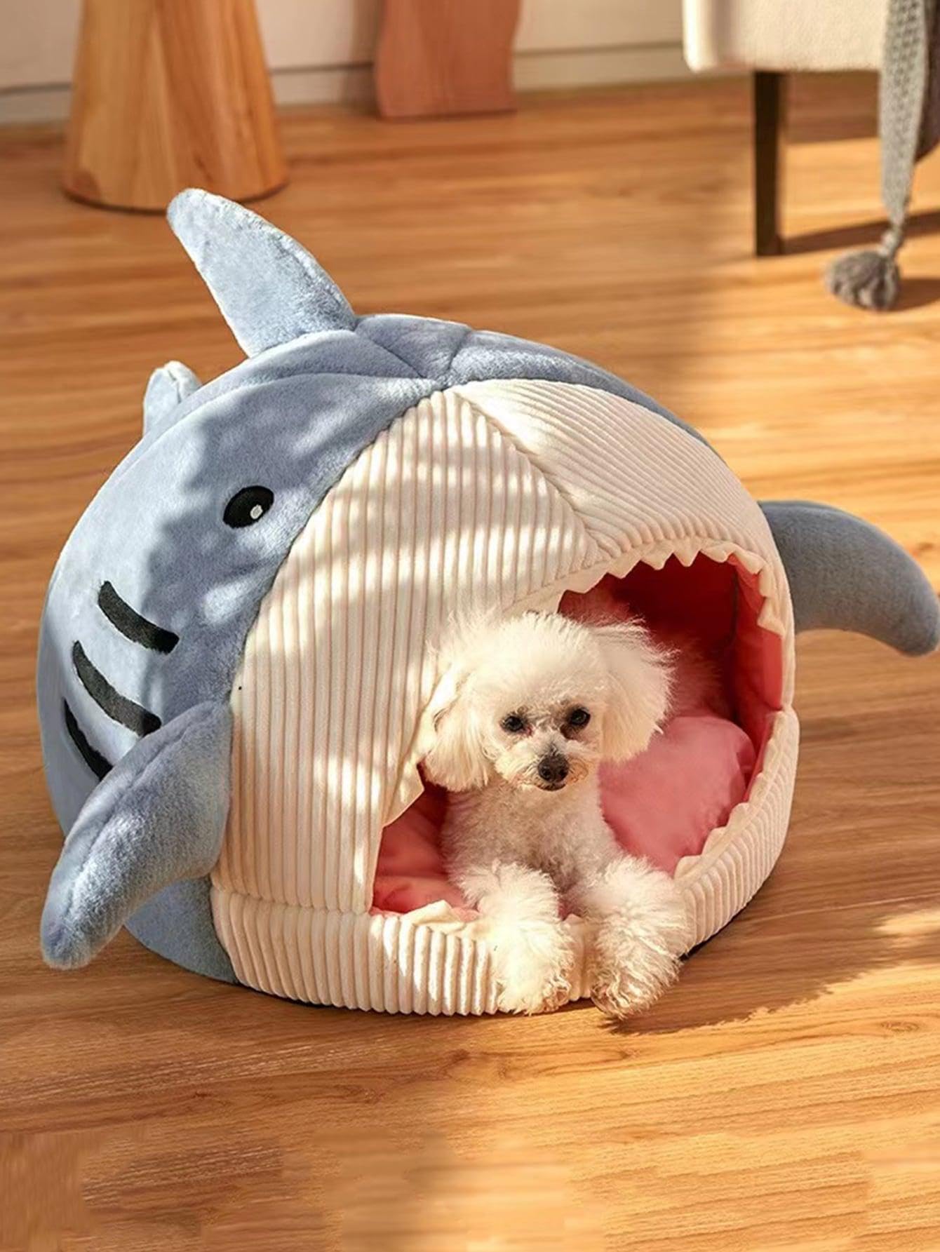 QWINEE cat mat shark-shaped bed blue material closeup, non-toxic fabric for safe cuddling.