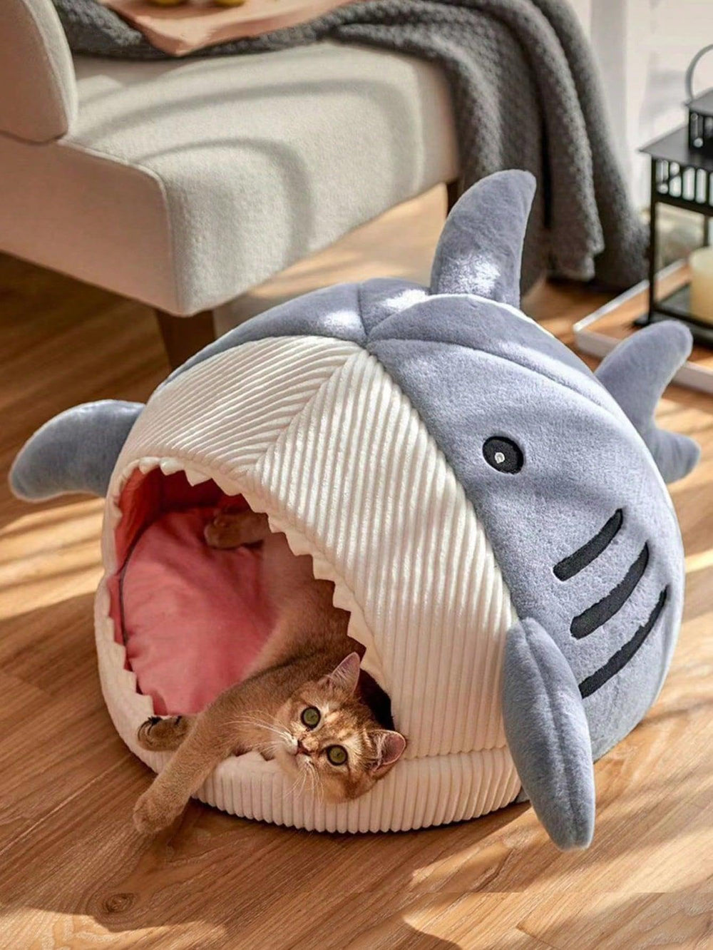 QWINEE cat mat shark-shaped bed blue travel-ready, easy to carry during trips.