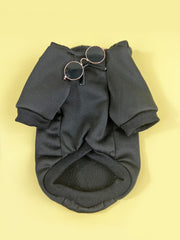 QWINEE soft fabric pet clothes keep cats and dogs cozy in cold weather.