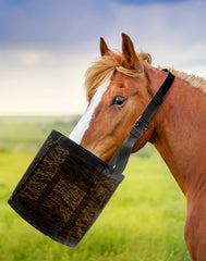 QWORK feed bag features no-waste lip to reduce grain spills.