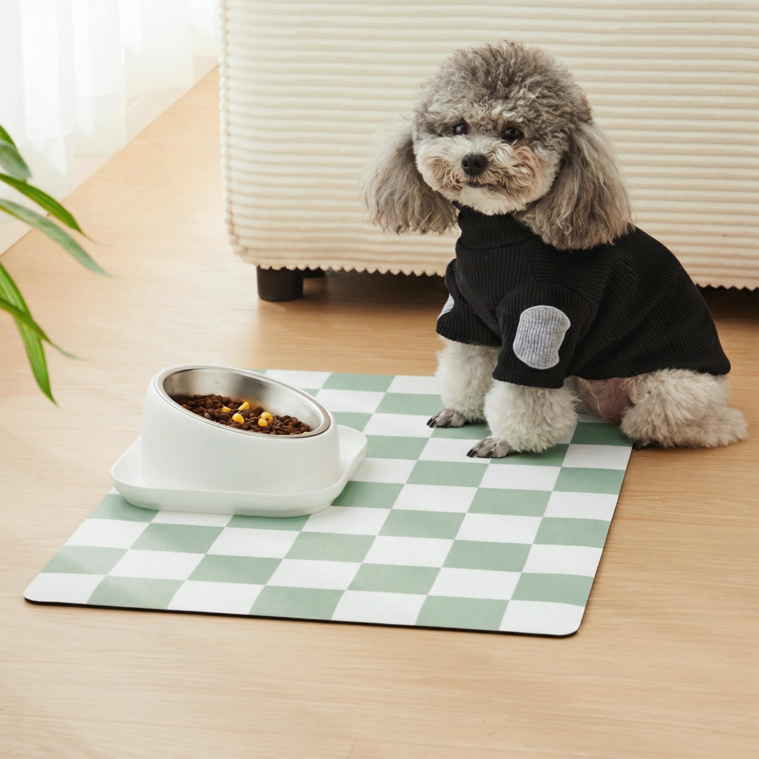 Ralxion absorbent mat keeps bowls dry and reduces mess during feeding.