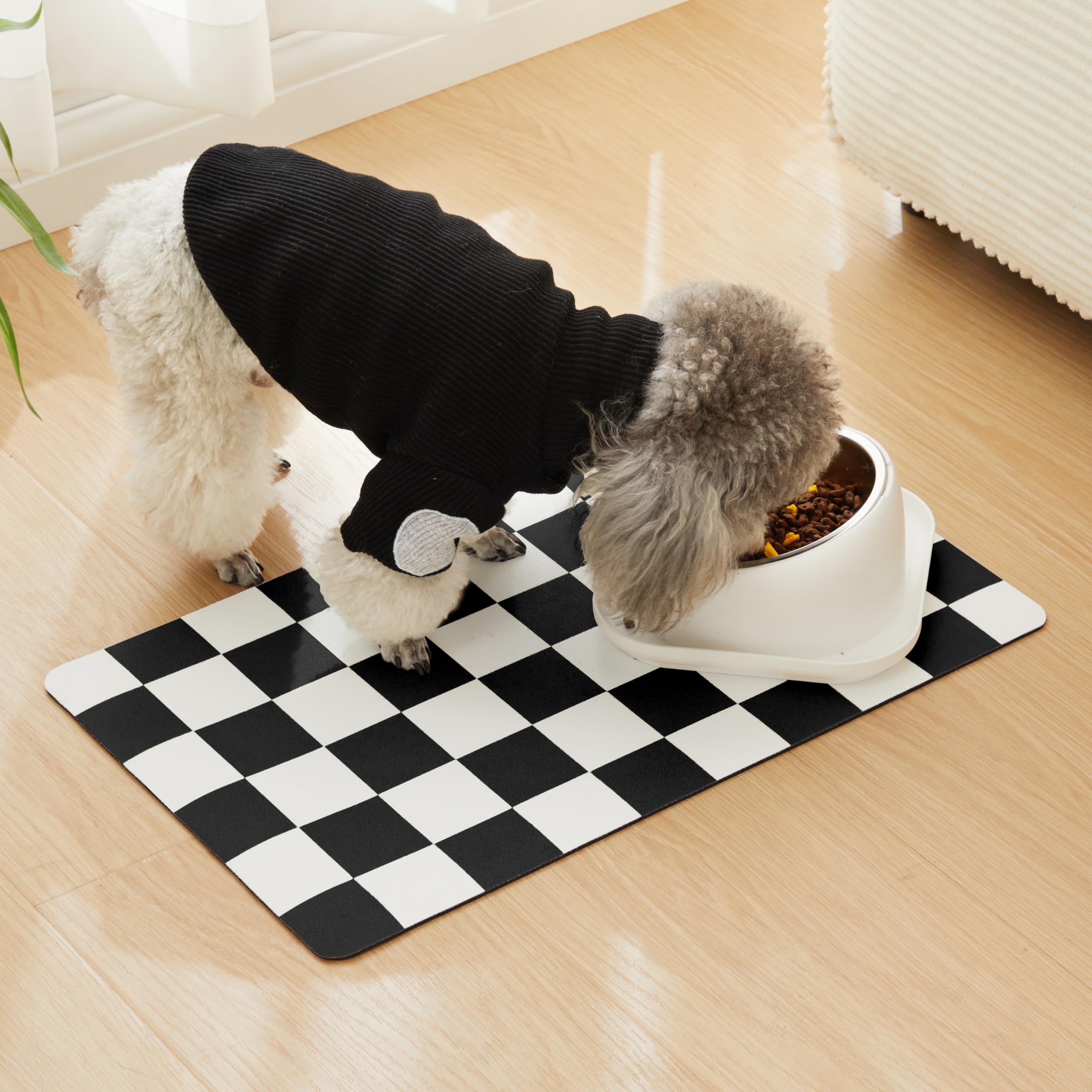 Ralxion Checkered Dog Feeding Mat absorbs spills quickly to protect floors.