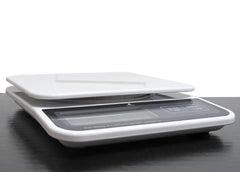 Redmon Deluxe with perch enables stable weight checks in field or grooming.
