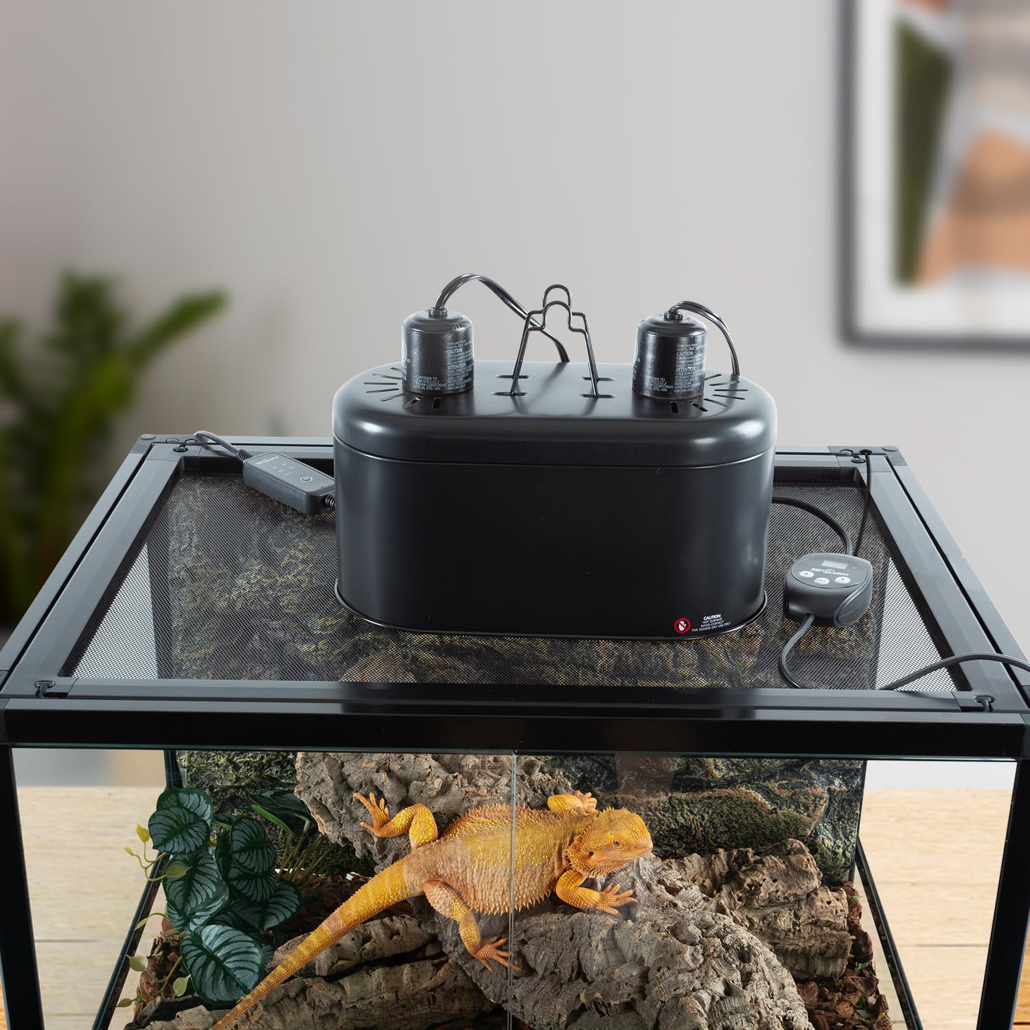 REPTI ZOO dual fixture hanging hook enables easy setup.