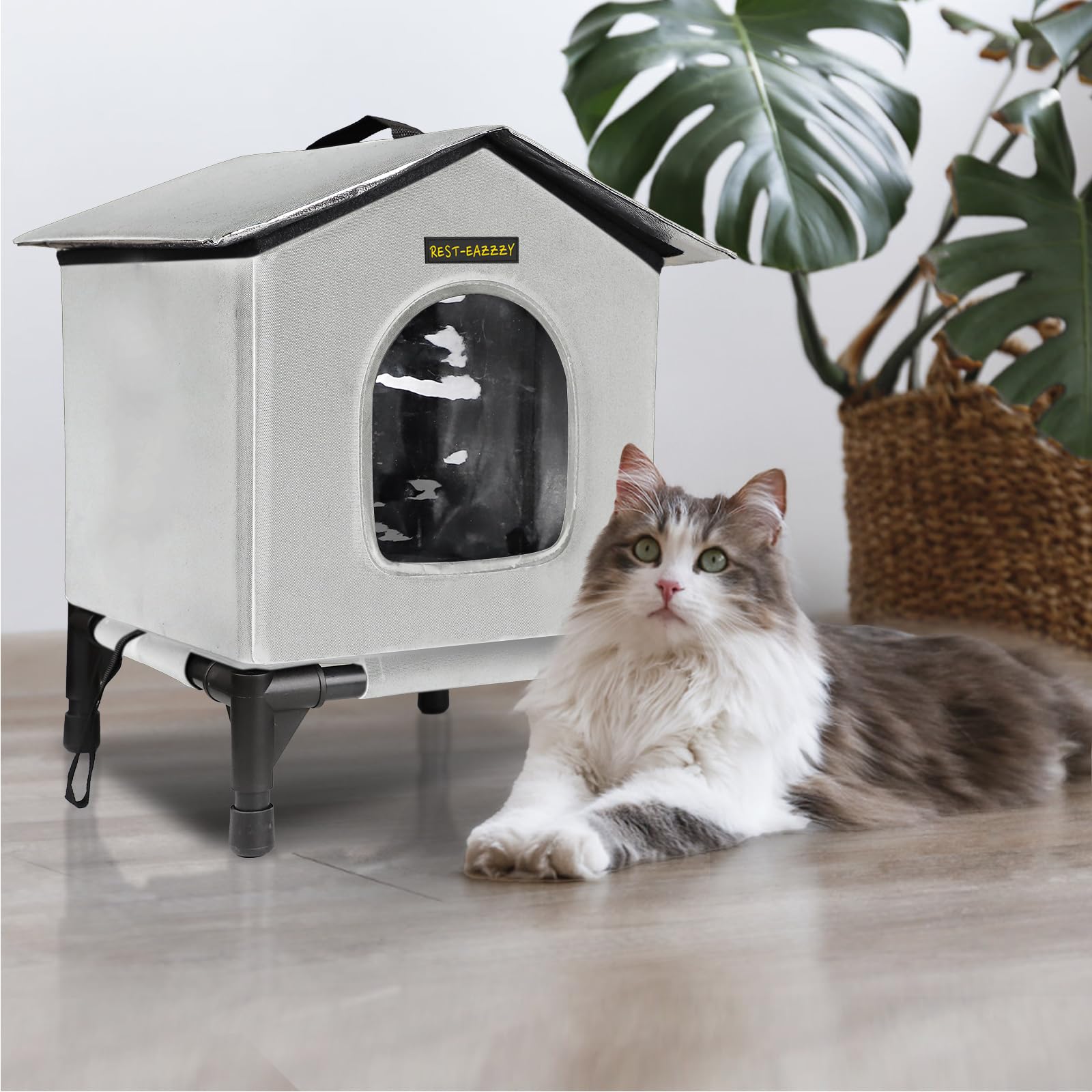 Rest-Eazzzy cat house interior insulation emphasizes cozy warmth.