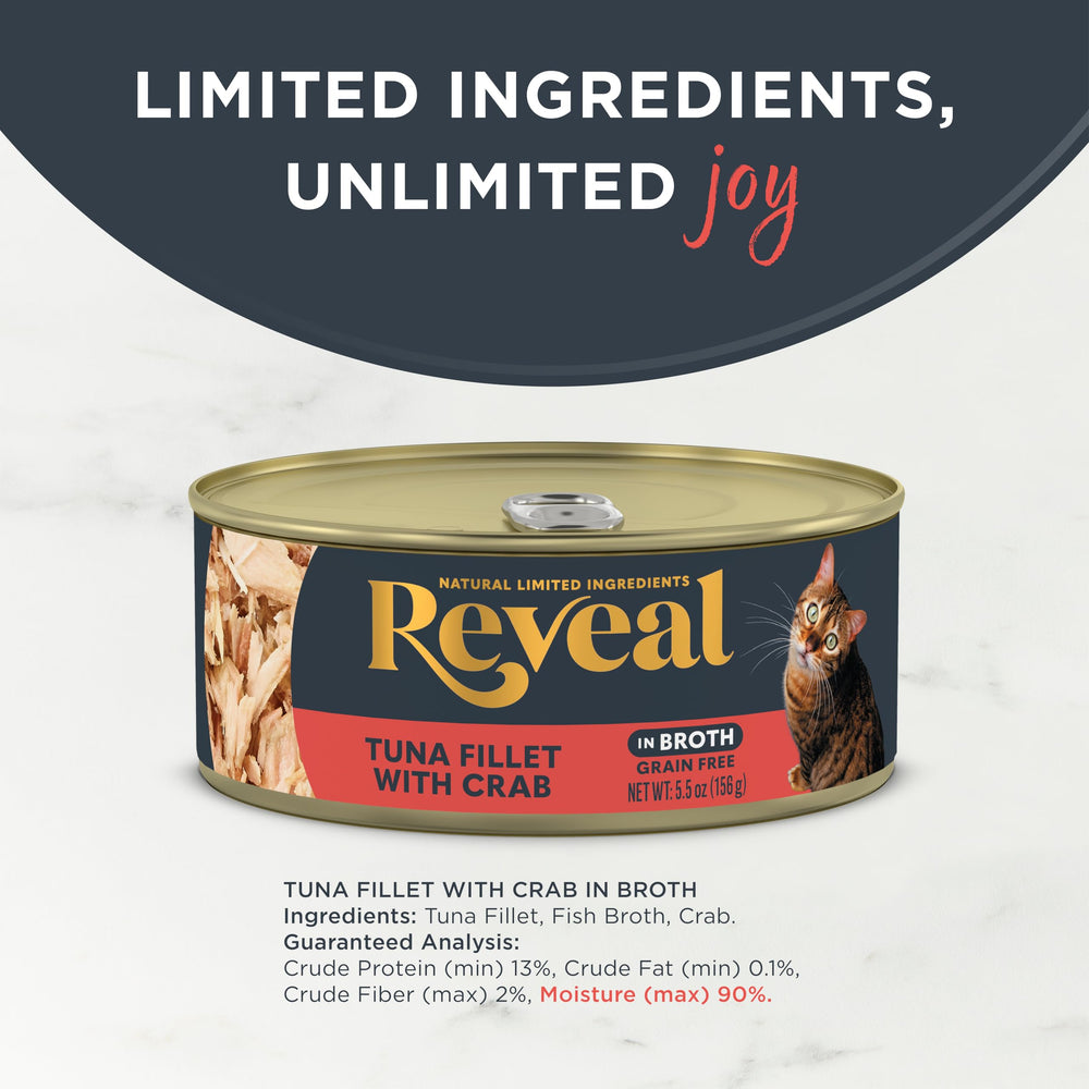 Closeup of Reveal broth-soaked morsels highlighting natural ingredients.