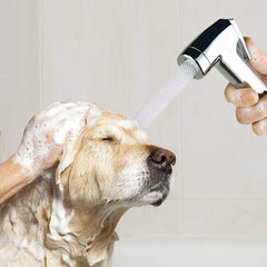 REV REEGE high-pressure pet sprayer delivers fast rinse for thick fur.