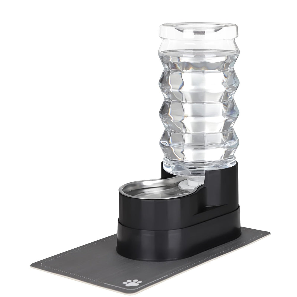 RIZZARI water dispenser supports hydration for senior dogs and busy households.
