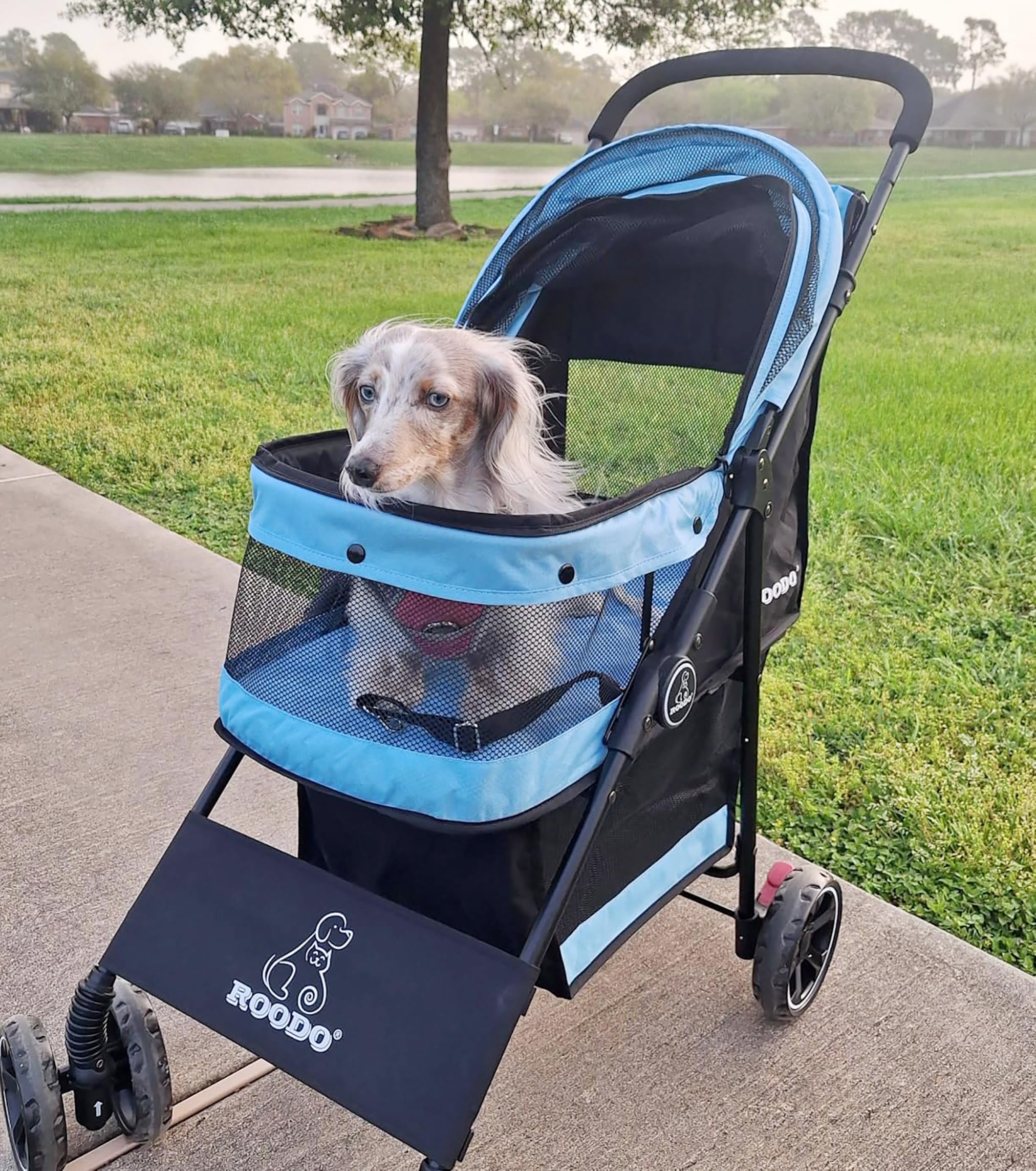 ROODO stroller cabin with breathable mesh for fresh air.