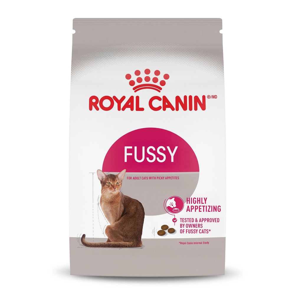 Royal Canin Fussy kibble aroma close-up highlights a palatable meal for picky cats.