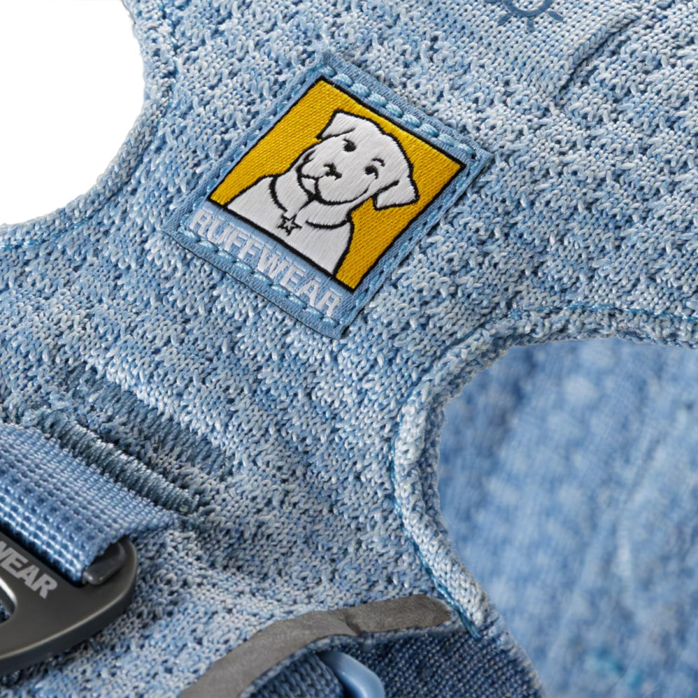 Ruffwear Front Range Flex aluminum hardware provides durable, trail-ready performance.