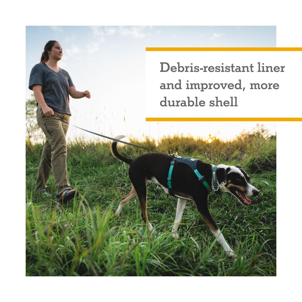 Ruffwear Hi and Light four-point adjustment for snug comfort.